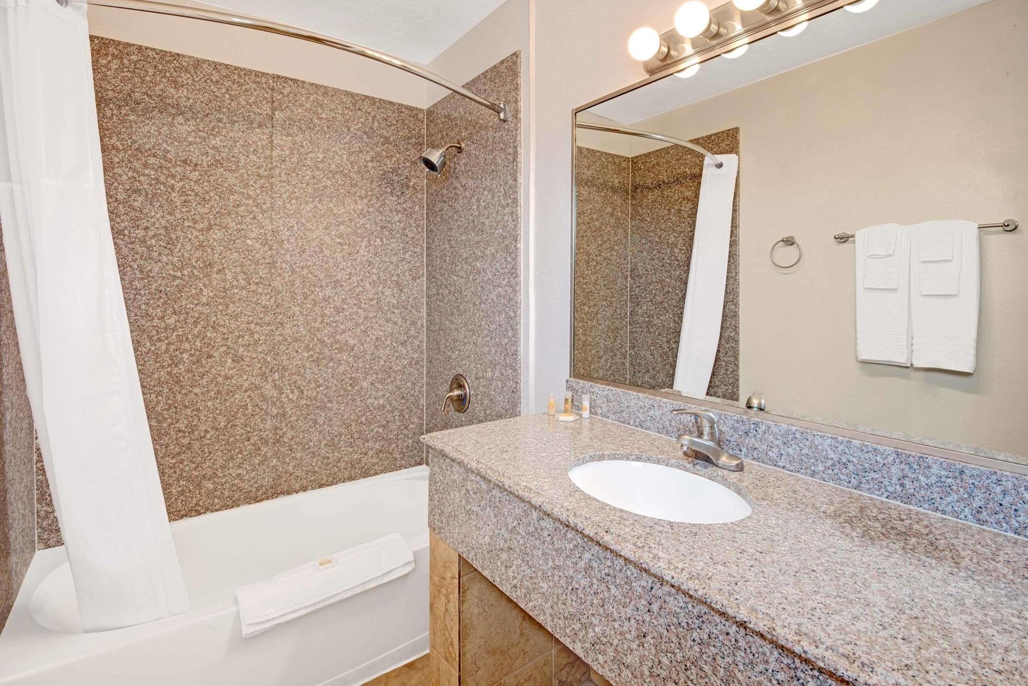 Days Inn By Wyndham Albuquerque Downtown Екстер'єр фото